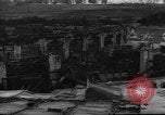 Standbild Ploiesti brennen nach dem Bombenangriff in Zweiten Weltkrieg Ploesti Rumänien, 1944, aus Sekunde 18 historischem Filmmaterial Videoclip 65675054529