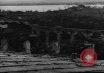 Standbild Ploiesti brennen nach dem Bombenangriff in Zweiten Weltkrieg Ploesti Rumänien, 1944, aus Sekunde 26 historischem Filmmaterial Videoclip 65675054529
