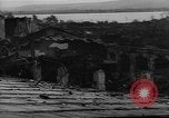 Standbild Ploiesti brennen nach dem Bombenangriff in Zweiten Weltkrieg Ploesti Rumänien, 1944, aus Sekunde 28 historischem Filmmaterial Videoclip 65675054529