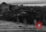 Standbild Ploiesti brennen nach dem Bombenangriff in Zweiten Weltkrieg Ploesti Rumänien, 1944, aus Sekunde 30 historischem Filmmaterial Videoclip 65675054529