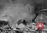 Standbild Ploiesti brennen nach dem Bombenangriff in Zweiten Weltkrieg Ploesti Rumänien, 1944, aus Sekunde 36 historischem Filmmaterial Videoclip 65675054529