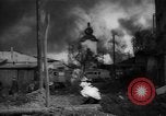 Standbild Ploiesti brennen nach dem Bombenangriff in Zweiten Weltkrieg Ploesti Rumänien, 1944, aus Sekunde 47 historischem Filmmaterial Videoclip 65675054529