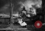 Standbild Ploiesti brennen nach dem Bombenangriff in Zweiten Weltkrieg Ploesti Rumänien, 1944, aus Sekunde 48 historischem Filmmaterial Videoclip 65675054529
