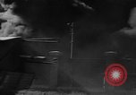 Standbild Ploiesti brennen nach dem Bombenangriff in Zweiten Weltkrieg Ploesti Rumänien, 1944, aus Sekunde 57 historischem Filmmaterial Videoclip 65675054529