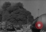 Standbild bombardiert Kesselwagen brennen in Ploiesti Ploesti Rumänien, 1944, aus Sekunde 18 historischem Filmmaterial Videoclip 65675054531