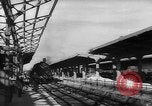 Image Travailleurs commencer la réparation et le nettoyage des installations ferroviaires Ploesti Ploesti Roumanie, 1944, de la seconde 7 séquences d'archives historiques vidéo 65675054532