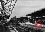 Image Travailleurs commencer la réparation et le nettoyage des installations ferroviaires Ploesti Ploesti Roumanie, 1944, de la seconde 10 séquences d'archives historiques vidéo 65675054532