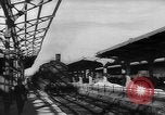 Image Travailleurs commencer la réparation et le nettoyage des installations ferroviaires Ploesti Ploesti Roumanie, 1944, de la seconde 11 séquences d'archives historiques vidéo 65675054532