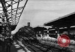 Image Travailleurs commencer la réparation et le nettoyage des installations ferroviaires Ploesti Ploesti Roumanie, 1944, de la seconde 12 séquences d'archives historiques vidéo 65675054532