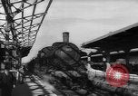 Image Travailleurs commencer la réparation et le nettoyage des installations ferroviaires Ploesti Ploesti Roumanie, 1944, de la seconde 14 séquences d'archives historiques vidéo 65675054532