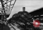 Image Travailleurs commencer la réparation et le nettoyage des installations ferroviaires Ploesti Ploesti Roumanie, 1944, de la seconde 15 séquences d'archives historiques vidéo 65675054532