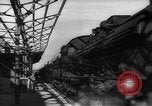 Image Travailleurs commencer la réparation et le nettoyage des installations ferroviaires Ploesti Ploesti Roumanie, 1944, de la seconde 17 séquences d'archives historiques vidéo 65675054532