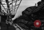 Image Travailleurs commencer la réparation et le nettoyage des installations ferroviaires Ploesti Ploesti Roumanie, 1944, de la seconde 18 séquences d'archives historiques vidéo 65675054532