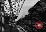 Image Travailleurs commencer la réparation et le nettoyage des installations ferroviaires Ploesti Ploesti Roumanie, 1944, de la seconde 19 séquences d'archives historiques vidéo 65675054532