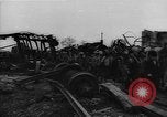 Image Travailleurs commencer la réparation et le nettoyage des installations ferroviaires Ploesti Ploesti Roumanie, 1944, de la seconde 21 séquences d'archives historiques vidéo 65675054532