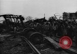 Image Travailleurs commencer la réparation et le nettoyage des installations ferroviaires Ploesti Ploesti Roumanie, 1944, de la seconde 23 séquences d'archives historiques vidéo 65675054532
