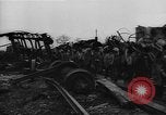 Image Travailleurs commencer la réparation et le nettoyage des installations ferroviaires Ploesti Ploesti Roumanie, 1944, de la seconde 24 séquences d'archives historiques vidéo 65675054532