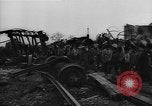 Image Travailleurs commencer la réparation et le nettoyage des installations ferroviaires Ploesti Ploesti Roumanie, 1944, de la seconde 25 séquences d'archives historiques vidéo 65675054532