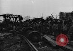 Image Travailleurs commencer la réparation et le nettoyage des installations ferroviaires Ploesti Ploesti Roumanie, 1944, de la seconde 26 séquences d'archives historiques vidéo 65675054532