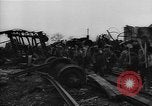 Image Travailleurs commencer la réparation et le nettoyage des installations ferroviaires Ploesti Ploesti Roumanie, 1944, de la seconde 27 séquences d'archives historiques vidéo 65675054532