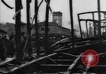 Image Travailleurs commencer la réparation et le nettoyage des installations ferroviaires Ploesti Ploesti Roumanie, 1944, de la seconde 30 séquences d'archives historiques vidéo 65675054532