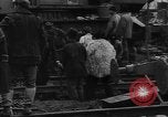 Image Travailleurs commencer la réparation et le nettoyage des installations ferroviaires Ploesti Ploesti Roumanie, 1944, de la seconde 33 séquences d'archives historiques vidéo 65675054532
