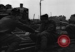 Image Travailleurs commencer la réparation et le nettoyage des installations ferroviaires Ploesti Ploesti Roumanie, 1944, de la seconde 34 séquences d'archives historiques vidéo 65675054532