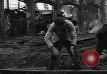 Image Travailleurs commencer la réparation et le nettoyage des installations ferroviaires Ploesti Ploesti Roumanie, 1944, de la seconde 37 séquences d'archives historiques vidéo 65675054532