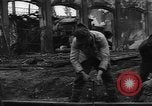Image Travailleurs commencer la réparation et le nettoyage des installations ferroviaires Ploesti Ploesti Roumanie, 1944, de la seconde 38 séquences d'archives historiques vidéo 65675054532