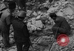 Image Travailleurs commencer la réparation et le nettoyage des installations ferroviaires Ploesti Ploesti Roumanie, 1944, de la seconde 45 séquences d'archives historiques vidéo 65675054532
