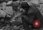 Image Travailleurs commencer la réparation et le nettoyage des installations ferroviaires Ploesti Ploesti Roumanie, 1944, de la seconde 49 séquences d'archives historiques vidéo 65675054532