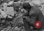 Image Travailleurs commencer la réparation et le nettoyage des installations ferroviaires Ploesti Ploesti Roumanie, 1944, de la seconde 50 séquences d'archives historiques vidéo 65675054532
