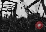 Image Travailleurs commencer la réparation et le nettoyage des installations ferroviaires Ploesti Ploesti Roumanie, 1944, de la seconde 62 séquences d'archives historiques vidéo 65675054532