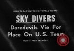 Standbild sky divers Fort Bragg North Carolina USA, 1960, aus Sekunde 3 historischem Filmmaterial Videoclip 65675054567