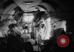 Standbild sky divers Fort Bragg North Carolina USA, 1960, aus Sekunde 17 historischem Filmmaterial Videoclip 65675054567