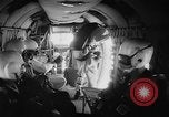 Standbild sky divers Fort Bragg North Carolina USA, 1960, aus Sekunde 19 historischem Filmmaterial Videoclip 65675054567