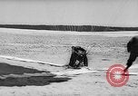 Standbild sky divers Fort Bragg North Carolina USA, 1960, aus Sekunde 46 historischem Filmmaterial Videoclip 65675054567