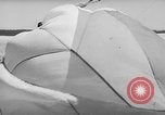 Standbild sky divers Fort Bragg North Carolina USA, 1960, aus Sekunde 52 historischem Filmmaterial Videoclip 65675054567