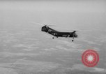 Standbild sky divers Fort Bragg North Carolina USA, 1960, aus Sekunde 54 historischem Filmmaterial Videoclip 65675054567