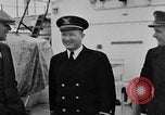 Immagine di Gli ufficiali a bordo di Guardacoste United States USA, 1930, secondo 19 filmato di repertorio 65675054675