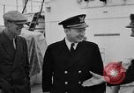 Immagine di Gli ufficiali a bordo di Guardacoste United States USA, 1930, secondo 22 filmato di repertorio 65675054675