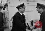Immagine di Gli ufficiali a bordo di Guardacoste United States USA, 1930, secondo 23 filmato di repertorio 65675054675