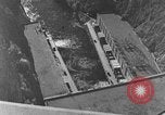 Standbild Boulder Dam oder Hoover Dam power transmission California United States USA, 1936, aus Sekunde 7 historischem Filmmaterial Videoclip 65675054726