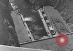 Standbild Boulder Dam oder Hoover Dam power transmission California United States USA, 1936, aus Sekunde 9 historischem Filmmaterial Videoclip 65675054726