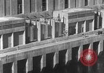 Standbild Boulder Dam oder Hoover Dam power transmission California United States USA, 1936, aus Sekunde 18 historischem Filmmaterial Videoclip 65675054726