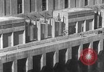 Standbild Boulder Dam oder Hoover Dam power transmission California United States USA, 1936, aus Sekunde 19 historischem Filmmaterial Videoclip 65675054726
