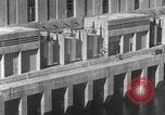 Standbild Boulder Dam oder Hoover Dam power transmission California United States USA, 1936, aus Sekunde 24 historischem Filmmaterial Videoclip 65675054726