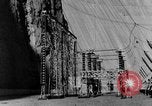 Standbild Boulder Dam oder Hoover Dam power transmission California United States USA, 1936, aus Sekunde 50 historischem Filmmaterial Videoclip 65675054726