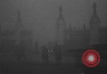 Immagine di London Fog provoca il caos Londra Inghilterra Regno Unito, 1945, secondo 12 filmato di repertorio 65675054745