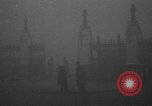 Immagine di London Fog provoca il caos Londra Inghilterra Regno Unito, 1945, secondo 13 filmato di repertorio 65675054745